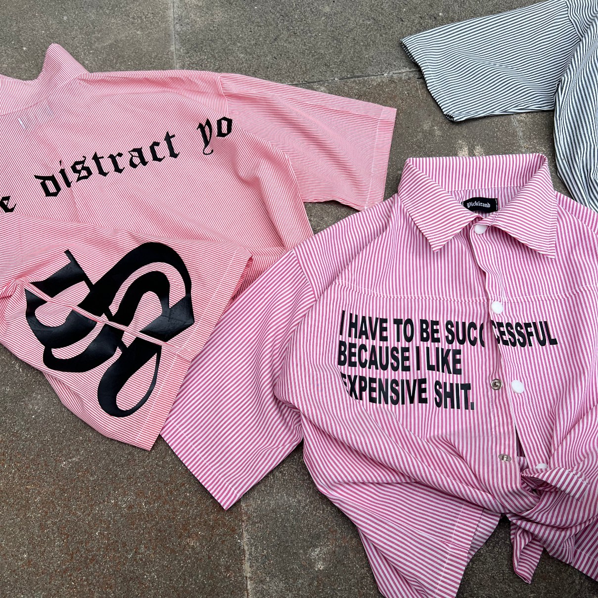 پیراهن باکسی راه راه کاستوم - نمای اصلی