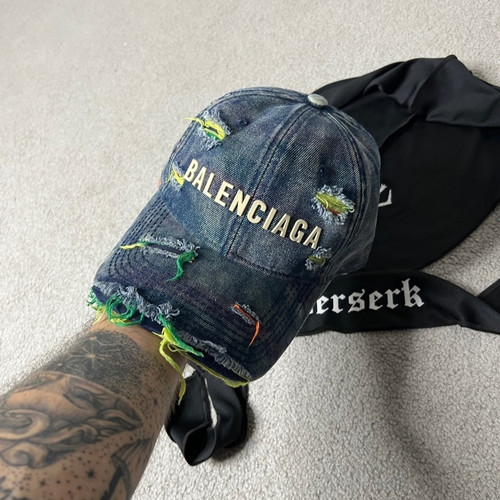 کلاه اورجینال Balenciaga - نمای جلو
