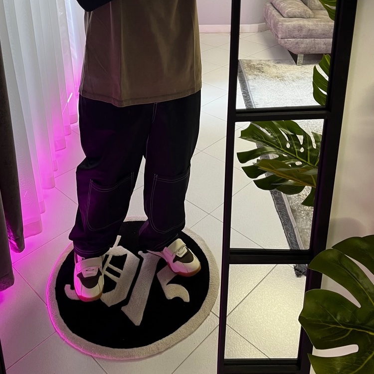 شلوار مام استایل لاین دار - نمای کناری